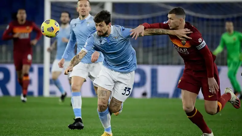 Acerbi 7: se la Roma non esiste è anche grazie alla sua consueta, sontuosa guida della difesa biancoceleste