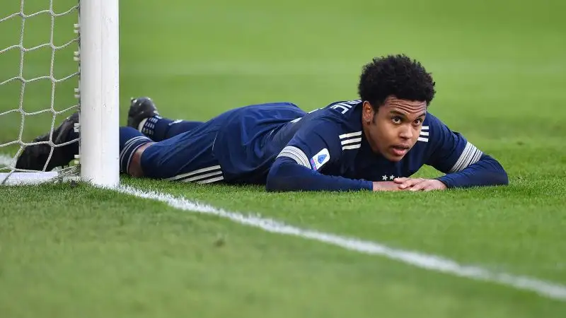 Il Bologna non molla, la Juve sfora il tris con Rabiot e Ronaldo. L'ultimo tentativo di Soriano si infrange sulla difesa bianconera.