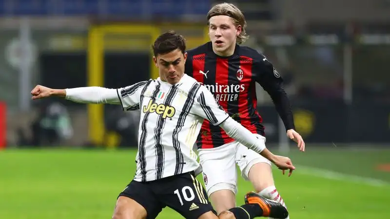 Dybala 7: è un gioiello il colpo di tacco con cui libera Chiesa sul primo gol 