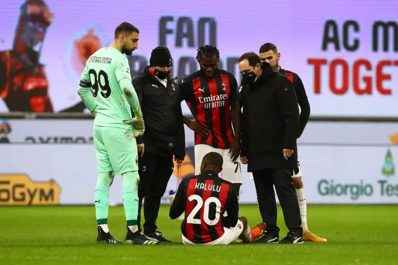 Kalulu 5,5: ingenuo sul gol di Romero, esce dopo il discusso "non fallo" pochi secondi prima del rigore del raddoppio