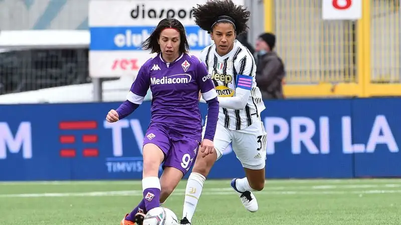 A giudicare dai precedenti, considerando che la supercoppa italiana ha già visto opposte queste due formazioni nell'ultime due edizioni ed il bilancio è in perfetta parità (vittoria Fiorentina nel 2018, vittoria Juventus nel 2019)...