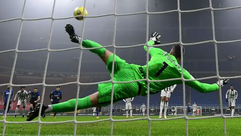 Handanovic 5: inspiegabile l'escursione in occasione del raddoppio di Ronaldo