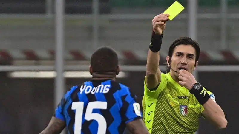 Young 5: ingenuo nel trattenere Cuadrado, che non resta in piedi