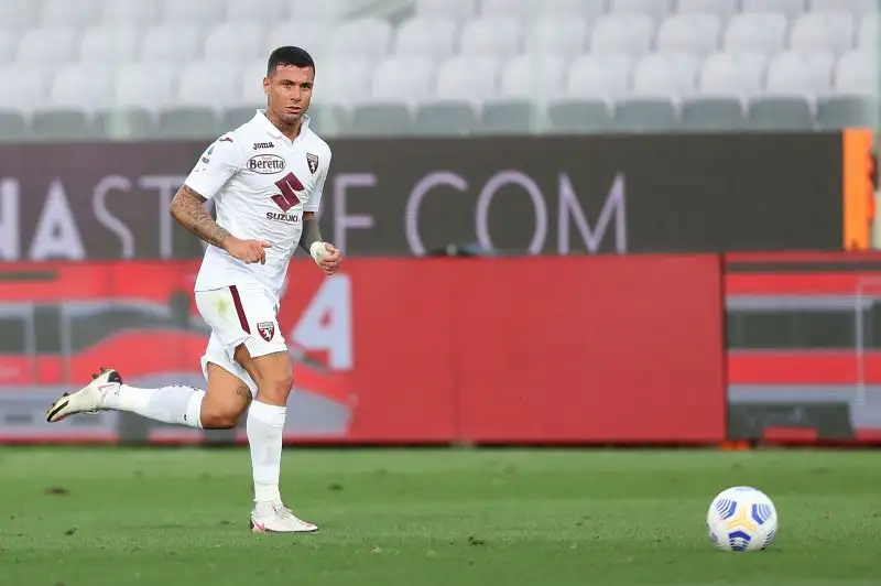Izzo 7: partita di grande attenzione, e con una chiusura da campione su Joao Pedro. Trascinatore