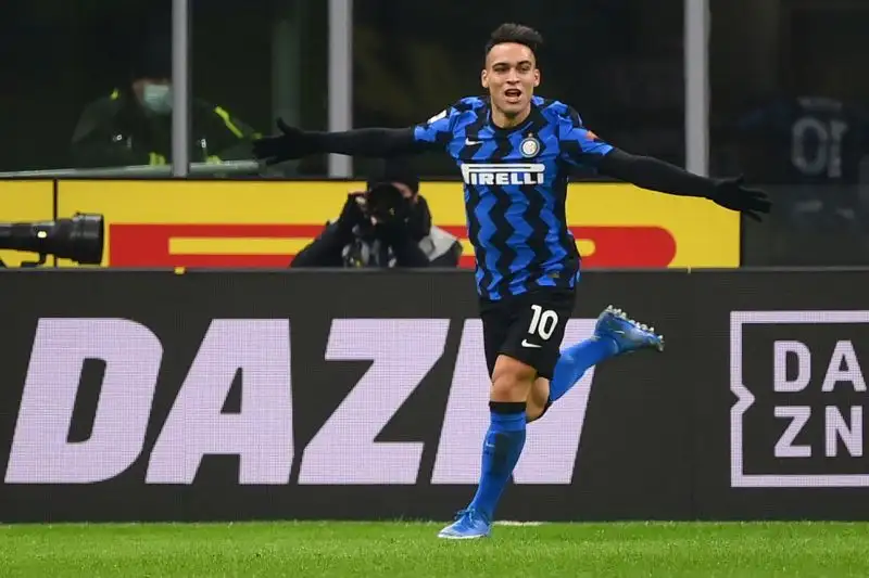 Lautaro Martinez 7,5: finalmente una prestazione convincente del Toro, si guadagna un rigore e firma il terzo gol