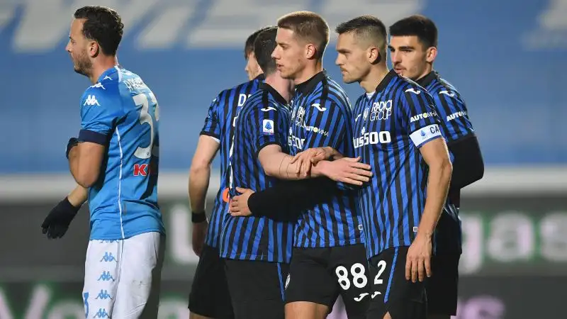 L’Atalanta non dà scampo al Napoli, che torna in Campania con un pesante 4-2, collezionando la sesta sconfitta nelle ultime dodici partite.
