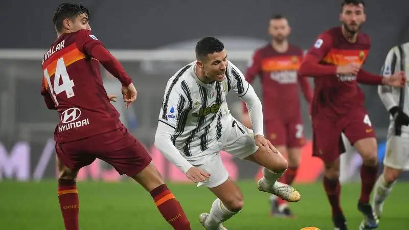 CR7 ci prova ancora, ma il suo tiro, deviato da Ibañez, sbatte sotto alla traversa, con la palla che rimbalza in campo ma non al di là della linea fatale. 