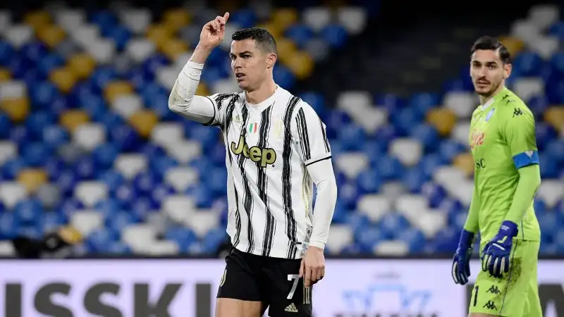 Cristiano Ronaldo 5: un brutto sabato, si ritrova sui piedi diverse chance, ma le sbaglia tutte.