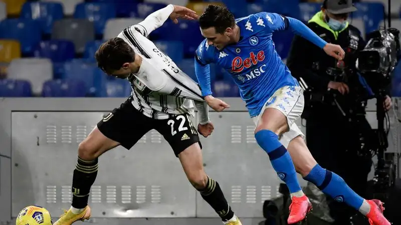 Zielinski 6: tocca molti palloni, è fondamentale per la manovra partenopea.