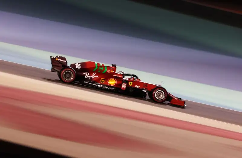 Raggiante Leclerc in team radio: "È solo la prima qualifica dell’anno, ma possiamo essere soddisfatti se pensiamo a dove eravamo l’anno scorso”.