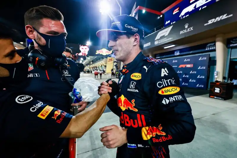 La pole position è andata a Max Verstappen su Red Bull: precedute le Mercedes di Hamilton e Bottas.