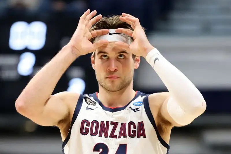 Corey Kispert, ala piccola di Gonzaga: tiratore mortifero e leader vero dell'imbattuta Gonzaga. Personalità da vendere e intelligenza cestistica da 10 e lode a cui si aggiunge una difesa più che dignitosa