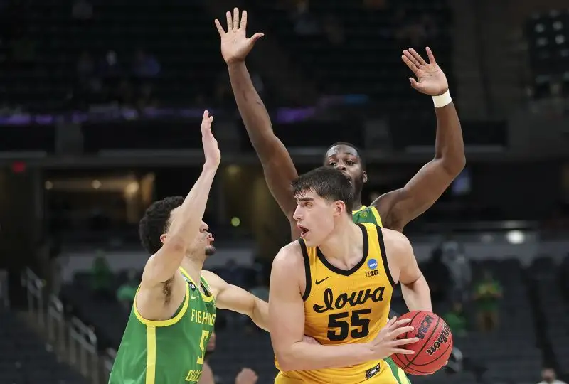 Luka Garza, centro di Iowa: centro micidiale nei movimenti in post basso, pericoloso dalle media distanza e con una discreta mano anche da 3 punti. Ha limiti più che altro difensivi vista la scarsa rapidità data dal peso, pecca assolutamente da limare in vista di un possibile futuro NBA