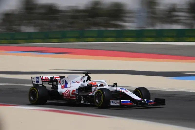 14 N. Mazepin (Haas) 1:33.101 a 2.812