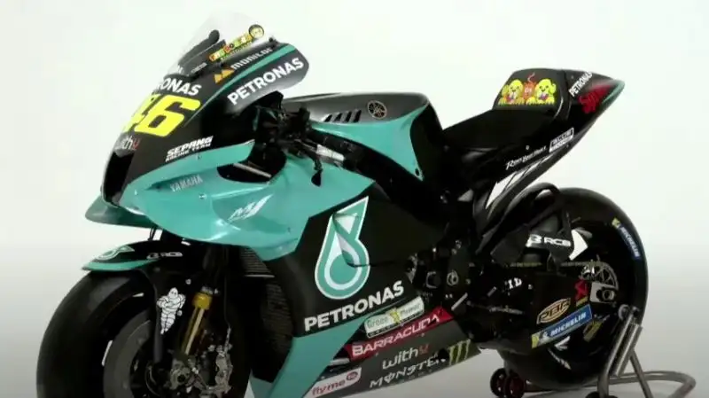 "Sono curioso di avere nel box affianco Valentino Rossi, un amico e un mito e non vedo l'ora di salire in sella alla mia M1 per fare ancora meglio dello scorso anno".