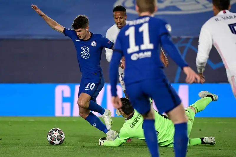 Il Chelsea parte decisamente meglio, e al 14' passa in vantaggio grazie a Pulisic, innescato dal lancio dell'ex romanista Rudiger