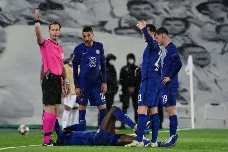 Ritmi bassi anche nella ripresa, è il Chelsea a mantenere l'iniziativa ma i blancos non concedono varchi