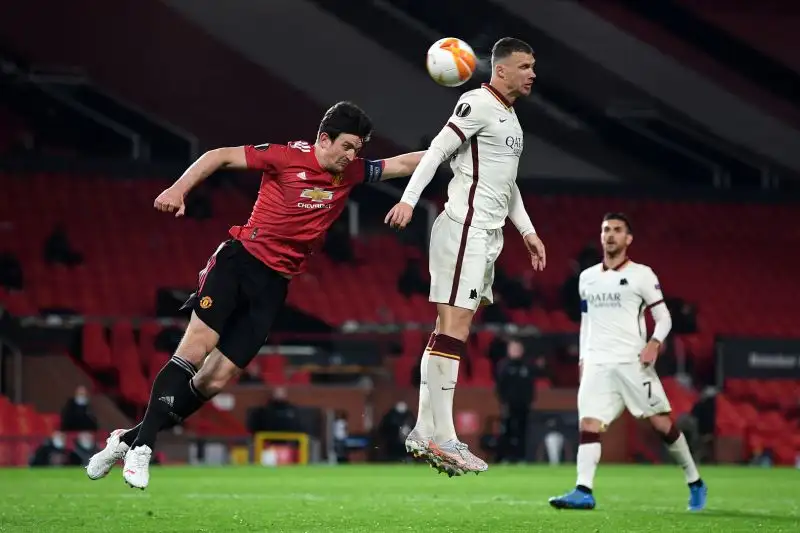 Ma Roma bellissima e coraggiosa in campo: al 33' è splendido il fraseggio Spinazzola-Mkhitaryan-Pellegrini, il capitano poi serve palla a Dzeko che firma il vantaggio giallorosso a Old Trafford