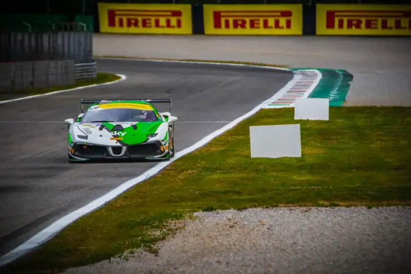 E' andato in scena il primo round del Ferrari Challenge Europe. Foto di Cristian Lovati
