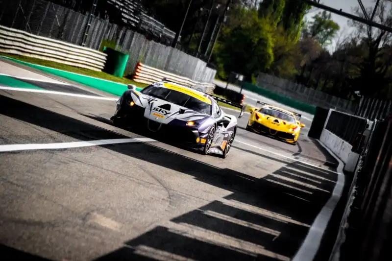 Nel Tempio della Velocità hanno sfrecciato quarantre Ferrari 488 Challenge Evo. Foto di Cristian Lovati