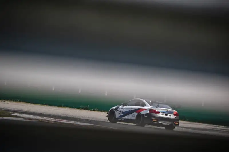 In pista anche i bolidi del Campionato Italiano Gran Turismo. Foto di Cristian Lovati.
