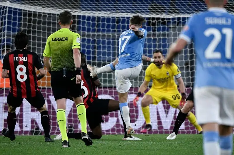 Il doppio svantaggio scoraggia il Milan: la Lazio sfiora il tris con Immobile, che colpisce la traversa all'80'