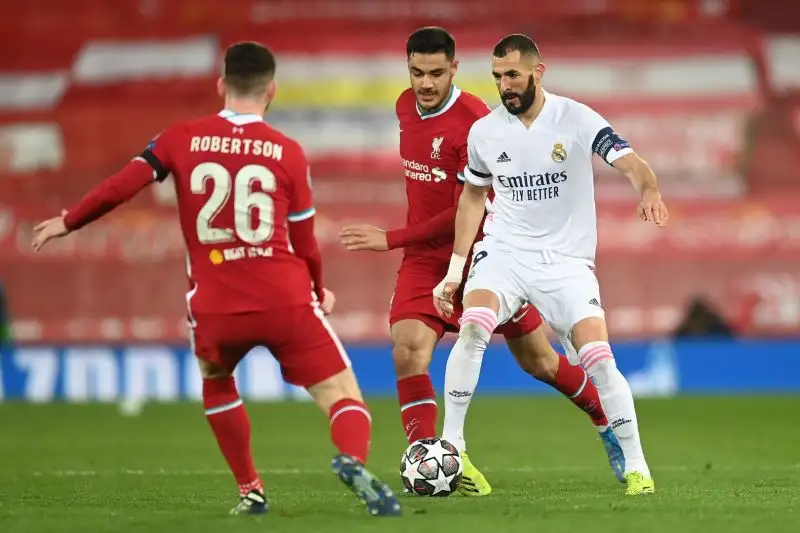 Al 20' arriva un palo: lo colpisce Benzema, a riprova del fatto che il Real Madrid non si accontenta di passare il turno