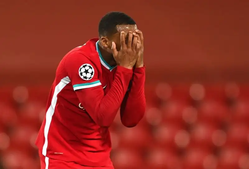A pochi minuti dall'intervallo, quindi, c'è una doppia occasione per i Reds: sia Salah che Wijnaldum sparano però sopra la traversa