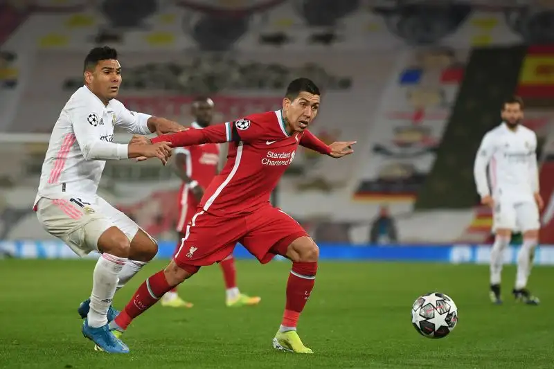 La ripresa si apre con un netto quanto sterile possesso palla per il Liverpool: dopo pochi minuti Firmino conquista un corner