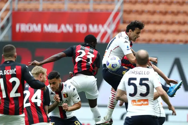 Tomori 7: a parte l’errore sul gol di Destro, conferma di essere un centrale di classe regale. Salva il risultato