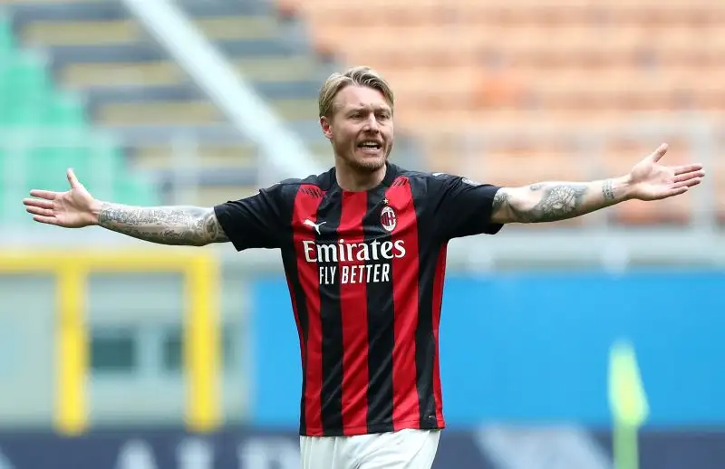 Kjaer 7: sempre attento, va a pochi centimetri dal gol su calcio d’angolo. Poi si veste da Donnarumma