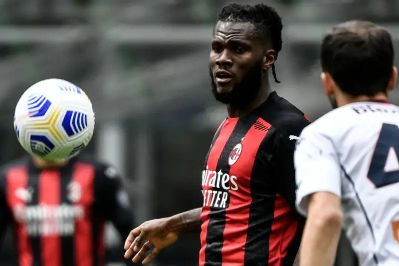 Kessié 6,5: il signore del centrocampo rossonero. Gestisce ogni pallone come fosse un computer infallibile
