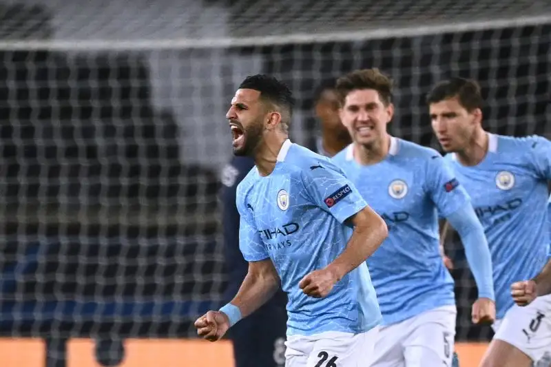 Incredibile, poi, come si sia aperta la barriera dei francesi sulla punizione di Mahrez. 1-2 al 26' per la formazione britannica