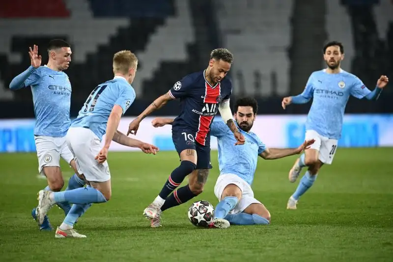 Prima Neymar si è fatto ammonire entrando duro su Ruben Dias