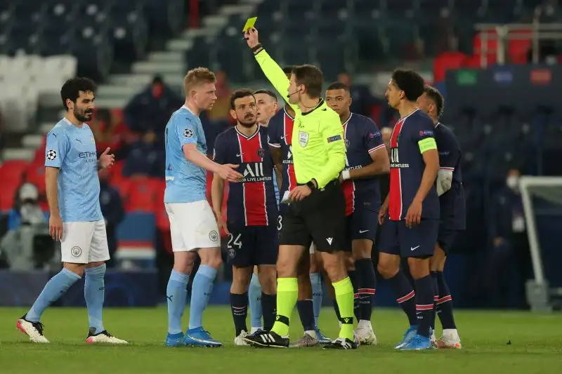 De Bruyne, in ritardo sul neo entrato Danilo, si è a sua volta beccato un giallo