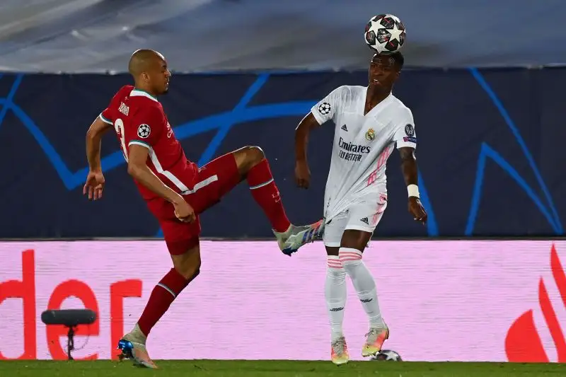Quindi Vinicius spaventa il Liverpool, con un colpo di testa a lato di pochissimo