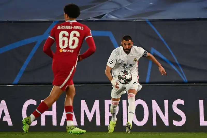 La responsabilità è però di Alexander-Arnold, che di fatto con un folle alleggerimento di testa regala il pallone all'attaccante delle Merengues, che al 37' insacca