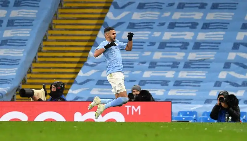 Dopo il 2-1 dell'andata, la squadra di Guardiola si impone anche al ritorno in Inghilterra, grazie alla doppietta di Mahrez