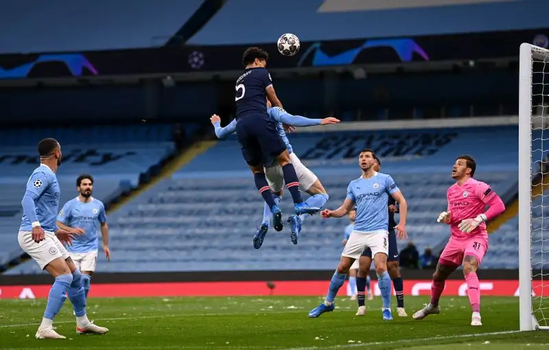 Psg sfortunato al 18': Marquinhos colpisce la traversa con un colpo di testa su cross di Di Maria
