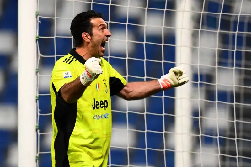 Buffon 7. Potrebbe essere l'ultima partita della sua carriera. Diventa la conquista dell'ennesimo trofeo, e mette la sua firma con parate importanti