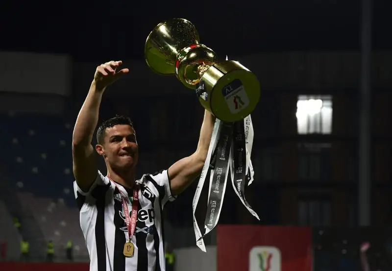 Ronaldo 6. Un colpo di testa a salve, poi il via all'azione del primo gol bianconero. Meglio di alcune recenti prestazioni, ma da lui ci si aspetta di più