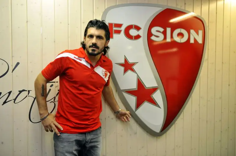 Gattuso debutta da tecnico nel 2013 sulla panchina del Sion, come giocatore-allenatore