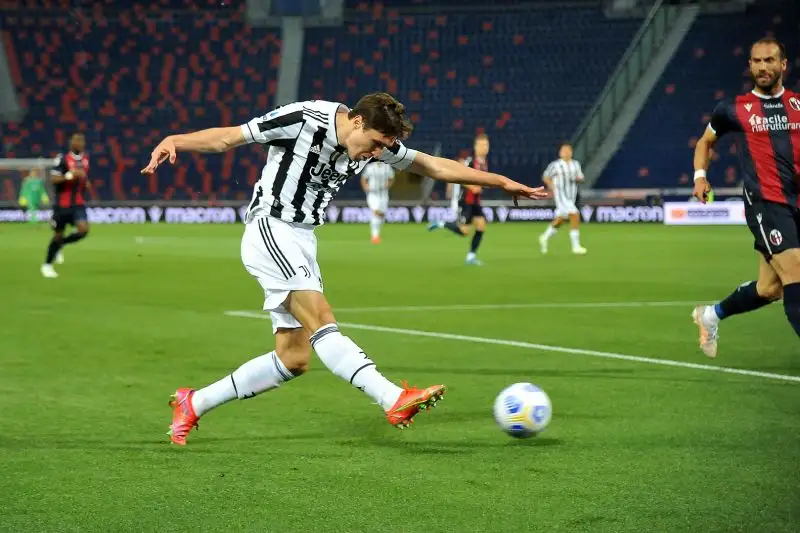 6', Bologna-Juventus 0-1: Chiesa. I bianconeri, quinti al fischio d'inizio, si mettono subito in Champions in apertura di serata. A segno l'uomo che già ha colpito nella finale di Coppa Italia