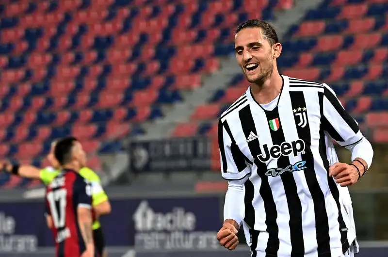 45', Bologna-Juventus 0-3: Rabiot. A mente sgombra, i bianconeri si divertono e calano il tris dopo una grande azione corale. Orecchie ora a Napoli