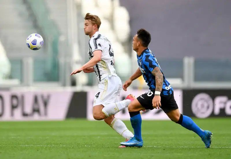 L'Inter aumenta i giri e si procura a sua volta un rigore: è ancora il Var ad aiutare Calvarese, che punisce il contatto tra De Ligt e Lautaro Martinez