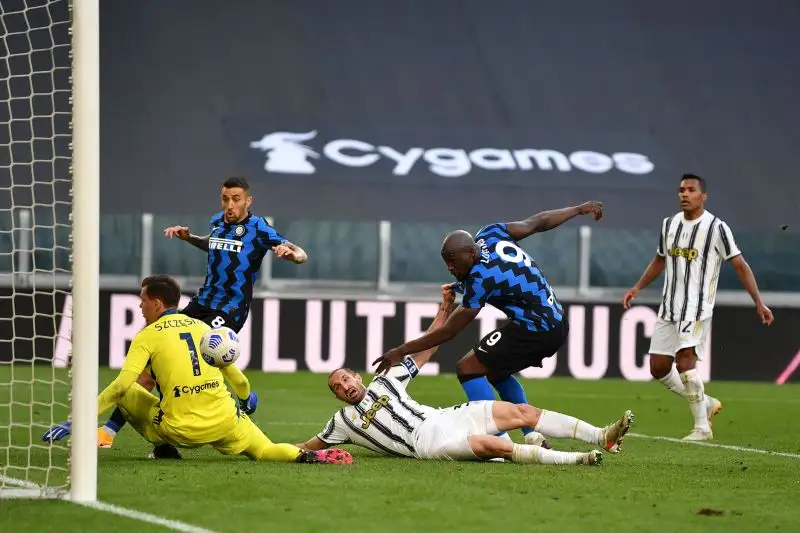 Il pari però arriva di nuovo: è un autogol di Chiellini (in marcatura sul solito Lukaku), convalidato all'85' dopo on field review