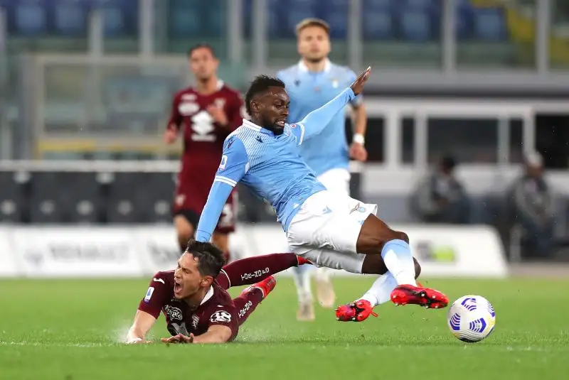 La ripresa si apre con la pressione della squadra di Simone Inzaghi: il Torino è schiacciato in area ma non cede