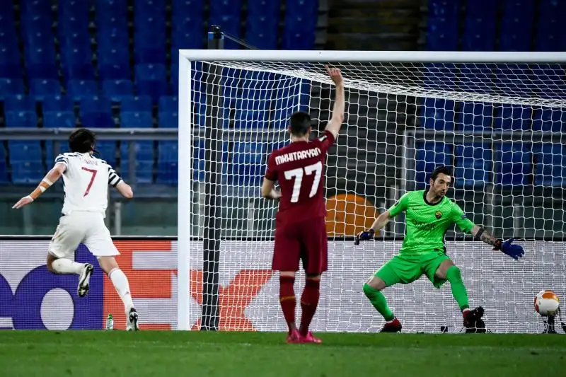 Cavani ha sbloccato il risultato nel primo tempo, chiudendo di fatto il discorso con un'ora di anticipo