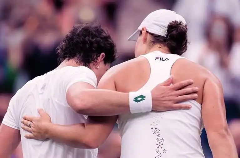 Wimbledon: Barty vince, Suarez Navarro saluta. Commovente ...