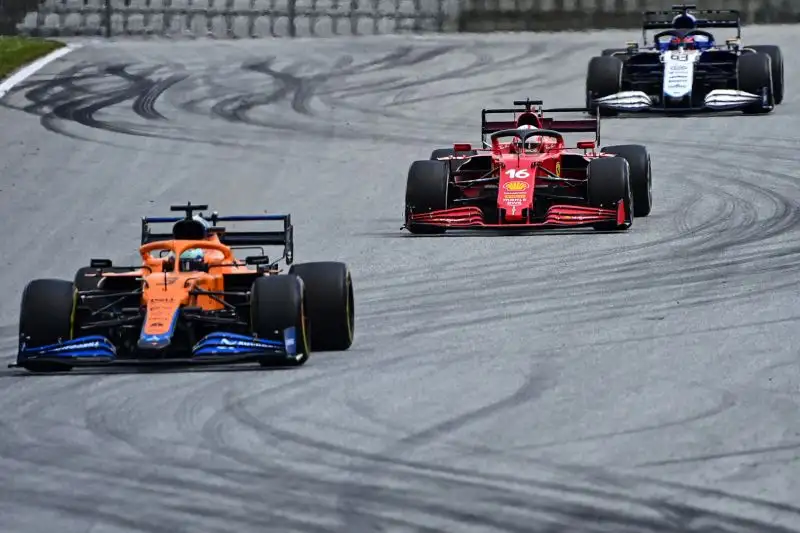 A condizionare la sua gara un contatto a inizio gara con il suo amico Pierre Gasly